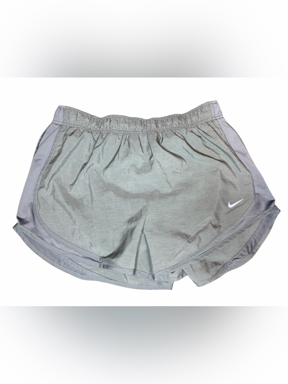 Nike Women’s Light Gray Dri-FIT Athletic Shorts large